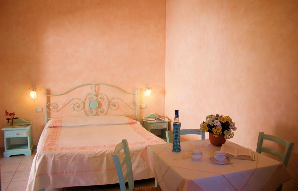 Residence Riva Azzurra Cannigione Phòng bức ảnh