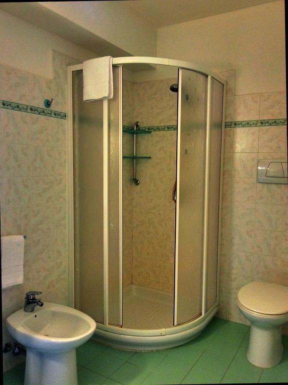 Residence Riva Azzurra Cannigione Phòng bức ảnh