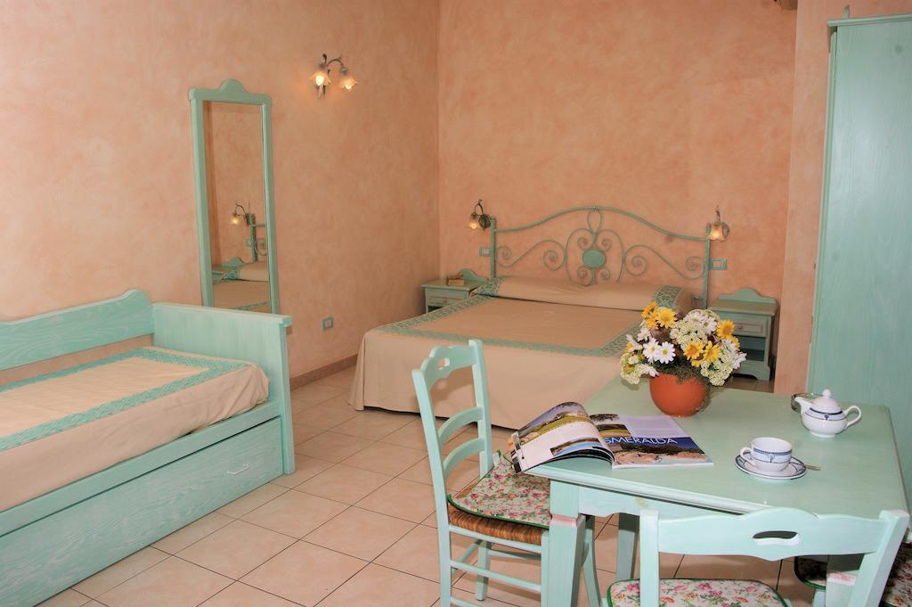 Residence Riva Azzurra Cannigione Phòng bức ảnh