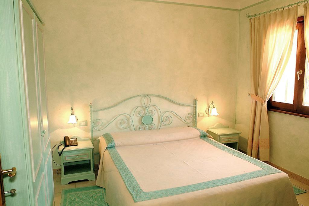 Residence Riva Azzurra Cannigione Phòng bức ảnh