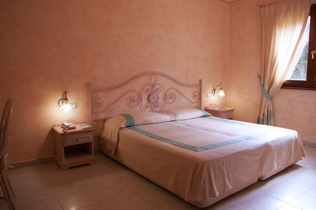 Residence Riva Azzurra Cannigione Phòng bức ảnh